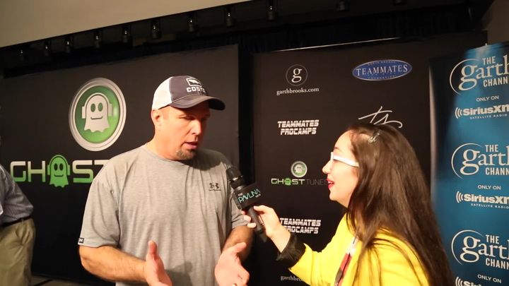 GARTH BROOKS & TRISHA YEARWOOD with PAVLINA at YANKEE STADIUM NYC Tour