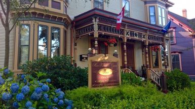 The Donna Drake Show NOVA SCOTIA: Yarmouth Mackinnon Cann Inn EP. 111