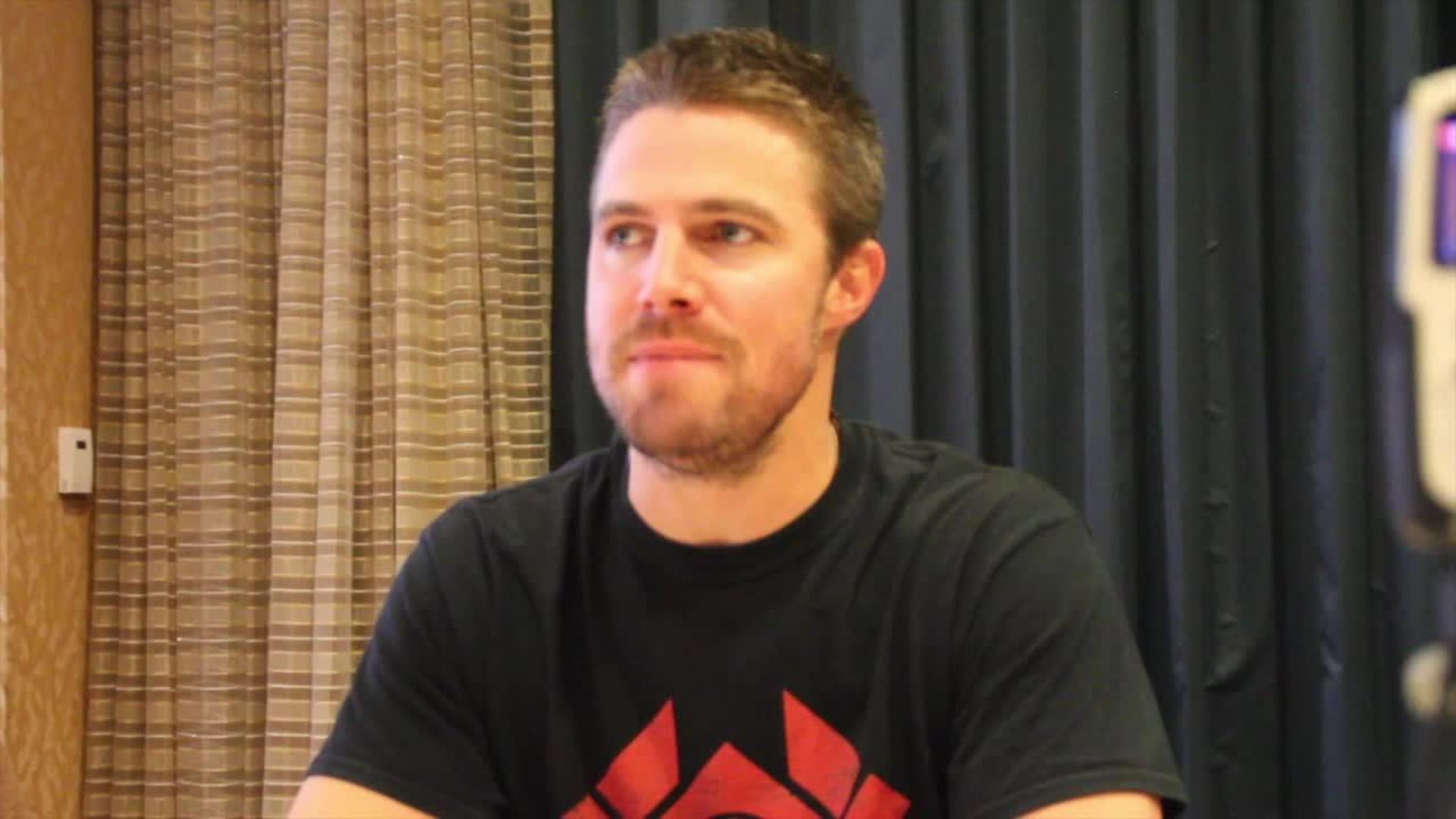 Stephen Amell Teases 'Arrow' Season 6